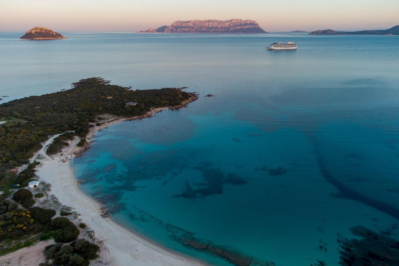 Spiaggia Bianca Pedra Rosa Golfo Aranci Bagian luar foto
