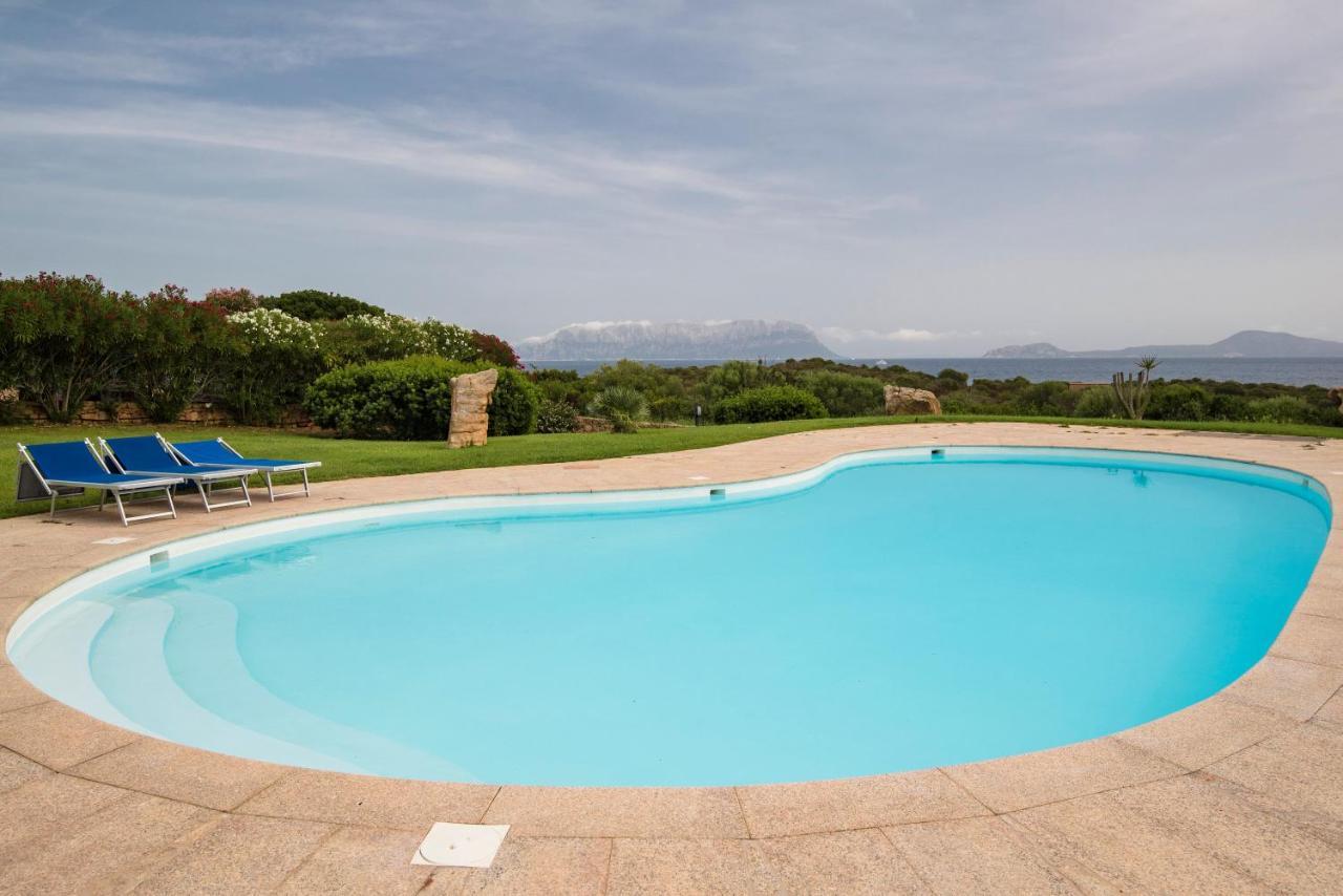 Spiaggia Bianca Pedra Rosa Golfo Aranci Bagian luar foto