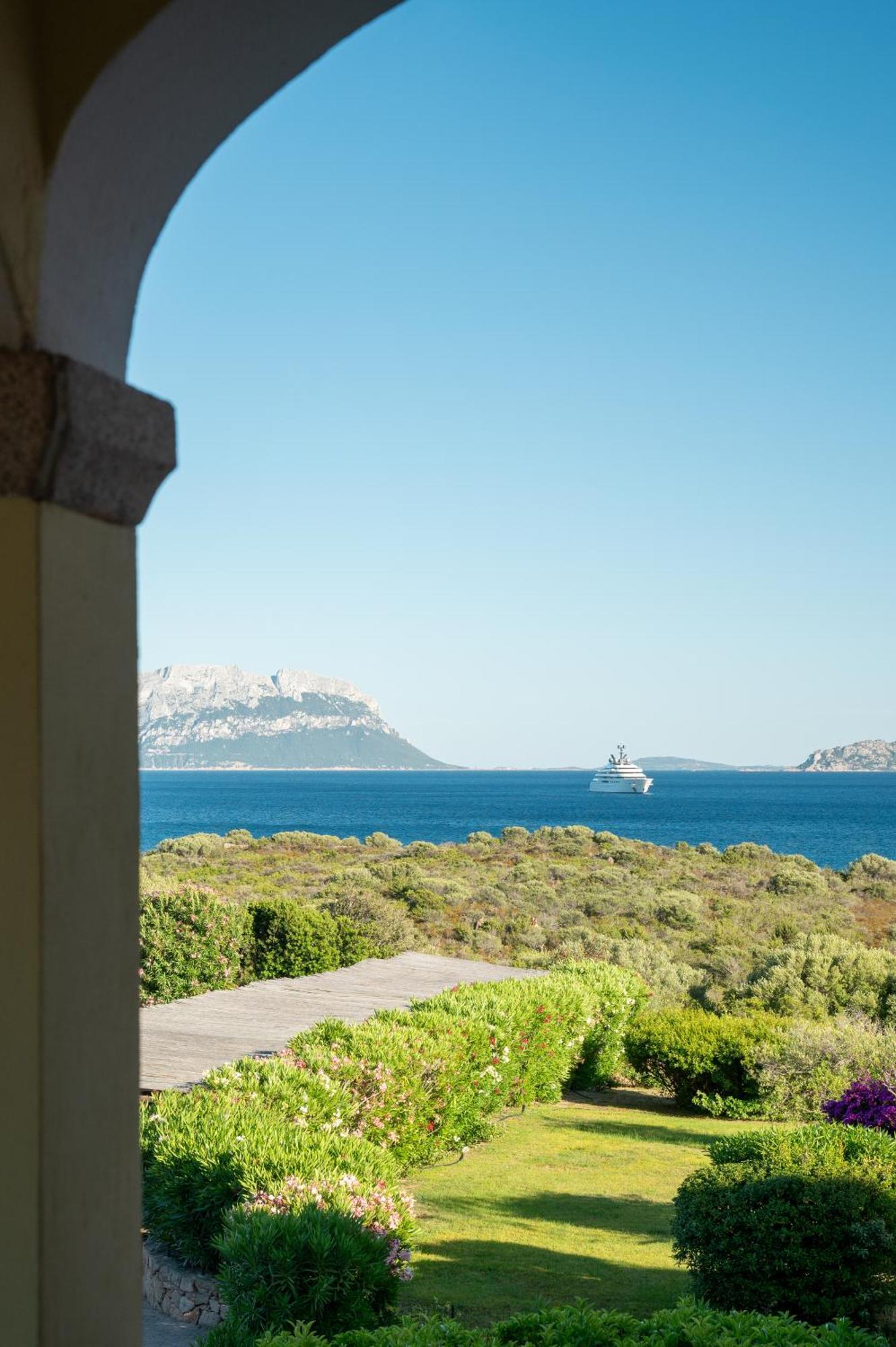 Spiaggia Bianca Pedra Rosa Golfo Aranci Bagian luar foto