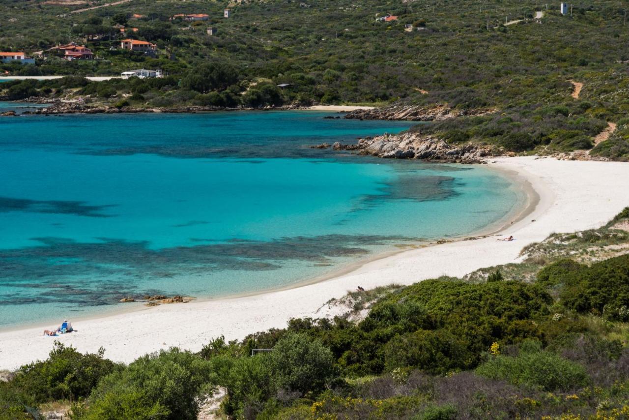 Spiaggia Bianca Pedra Rosa Golfo Aranci Bagian luar foto
